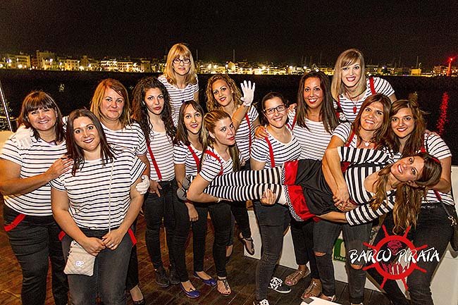 Cena en Barco Despedidas Salou | Fiesta Nocturna en Barco - La Millor Farra Salida del barco despedidas Salou