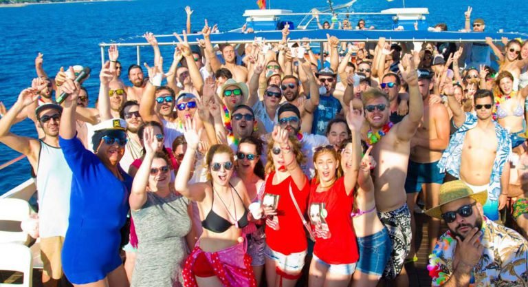 Catamarán Party Despedidas Tarragona 2025
