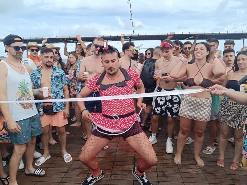 Fiesta en Barco Salou | Boat Party Despedidas - La Millor Farra DJ y animación barco Salou