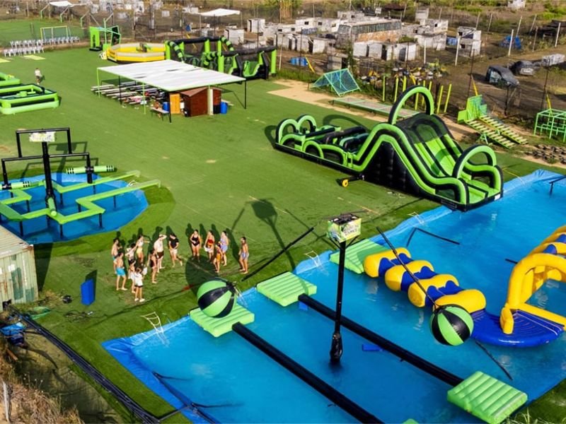 Instalaciones Humor Amarillo