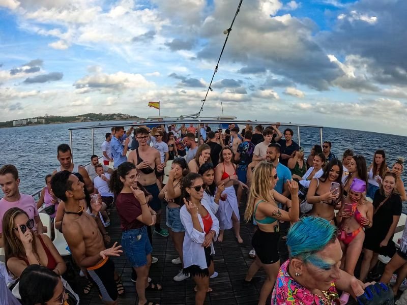 Fiesta en Barco Salou | Boat Party Despedidas - La Millor Farra Sunset Party Salou