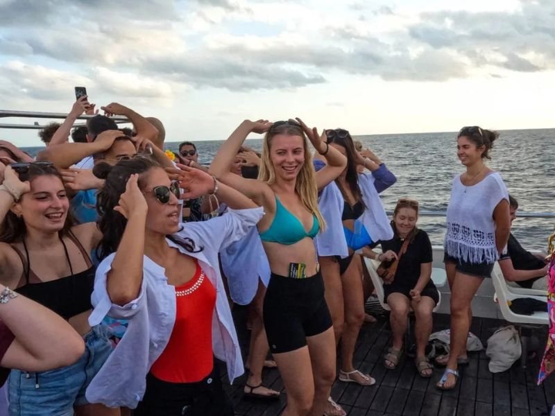 Fiesta en Barco Salou | Boat Party Despedidas - La Millor Farra Vistas Costa Daurada desde barco