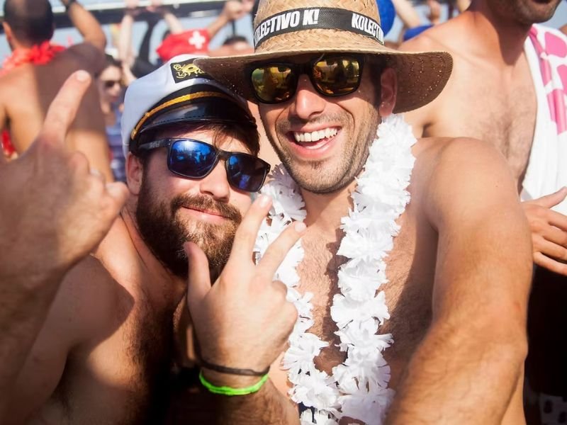 Fiesta en Barco Salou | Boat Party Despedidas - La Millor Farra Ambiente fiesta en barco Salou
