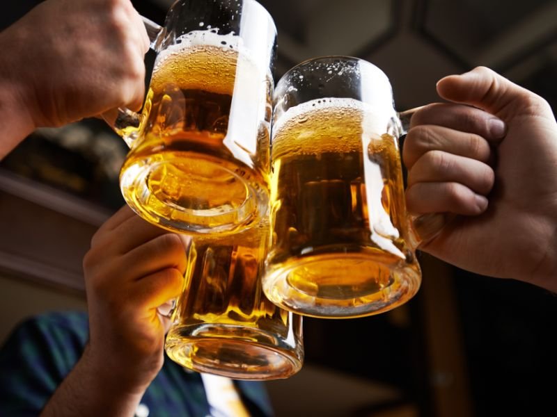 Gincaña Salou | Despedidas de Soltero/a - La Millor Farra Paradas en 3 bares con cerveza incluida