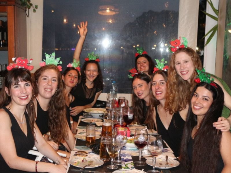 Cena Despedidas Salou Frente al Mar | Beach Club cena-show-beach-salou