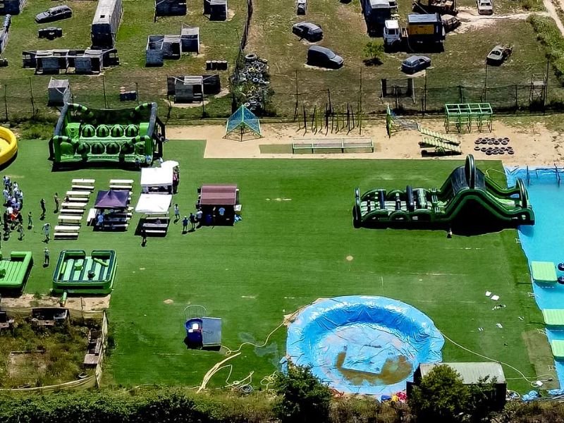 Aparcamiento gratuito amplio