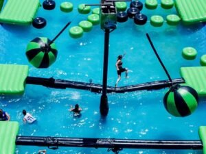 Humor Azul para despedidas en Salou: actividad de aventura