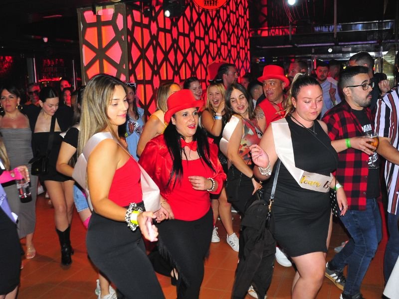 Cena para Despedidas Salou 2026 | El Gran Show Tropical Fusión regalos-tropical-salou