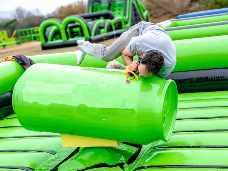Grupo de despedida disfrutando Humor Amarillo Salou