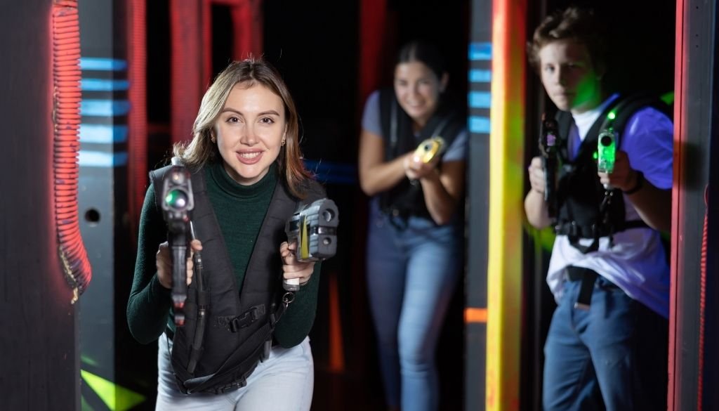 Laser Tag Salou para despedidas: partida en equipo con adrenalina