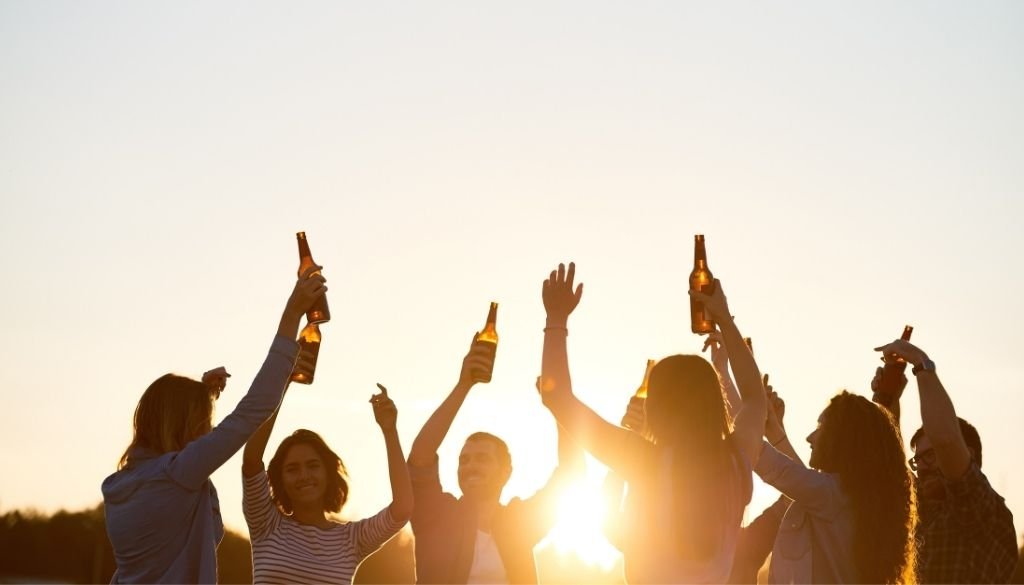 tardeo salou para despedidas: fiesta de tarde estilo ibicenco